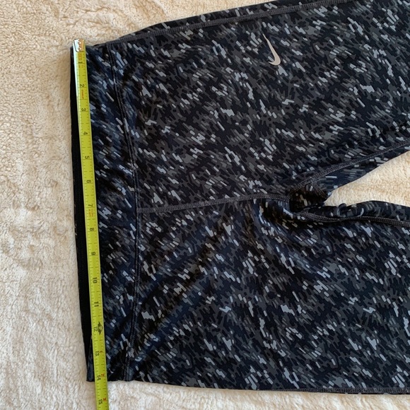 Nike Essential Dri-Fit Leggings M GUC - Picture 4 of 8